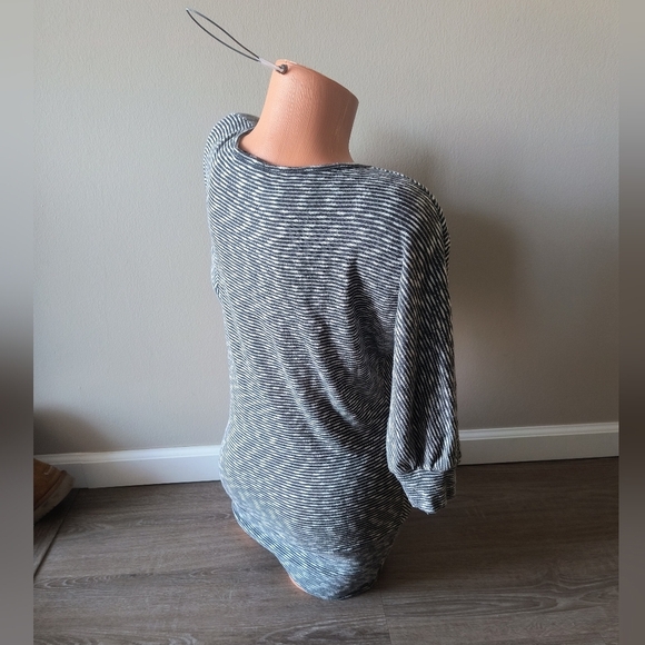 Soprano Women's Vneck Dolman Sleeve Striped Knit Sweater Top Gray White Size S - Picture 4 of 7